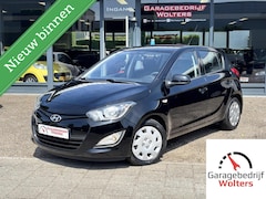 Hyundai i20 - 1.2i Black pack stoelverw. airco 5drs nw apk