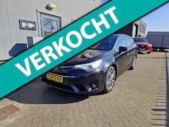Toyota Avensis Touring Sports - 1.8 VVT-i Dynamic | Climate control | Camera | Cruise control | Stoelverwarming