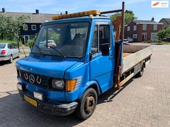Mercedes-Benz Bestelwagen - 507D / OPEN LAADBAK / SCHADE
