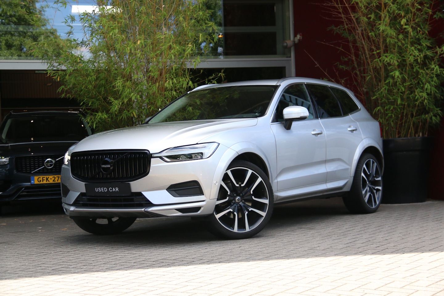 Volvo XC60 - 2.0 T5 Momentum | Adaptive Cruise | Keyless | Stoelverwarming | 22" Velgen - AutoWereld.nl
