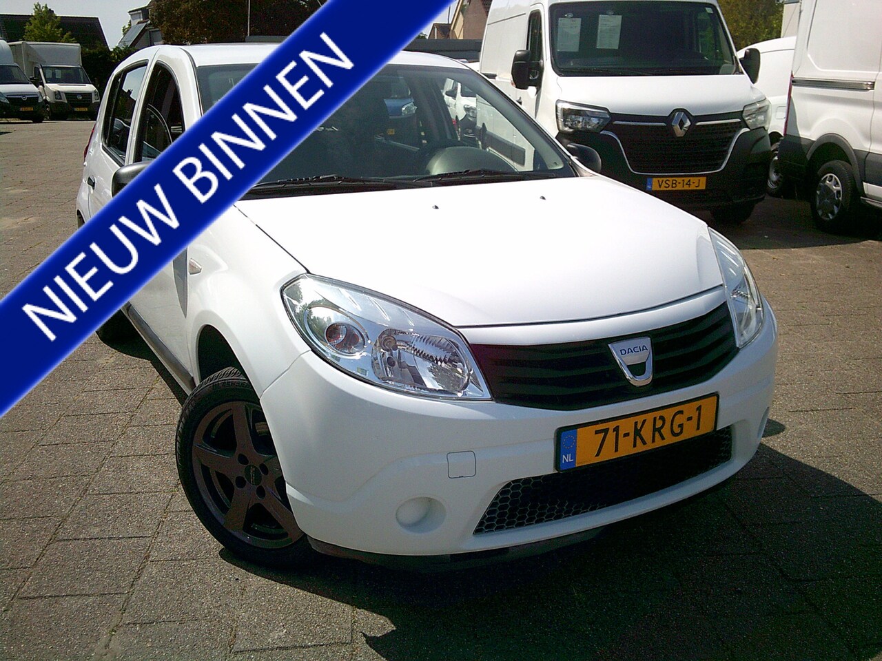 Dacia Sandero - 1.2 Ambiance VOORZIEN VAN TREKHAAK !!! APK NIEUW !! - AutoWereld.nl