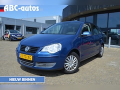 Volkswagen Polo - 1.4-16V Optive 5 deurs / Airco / trekhaak