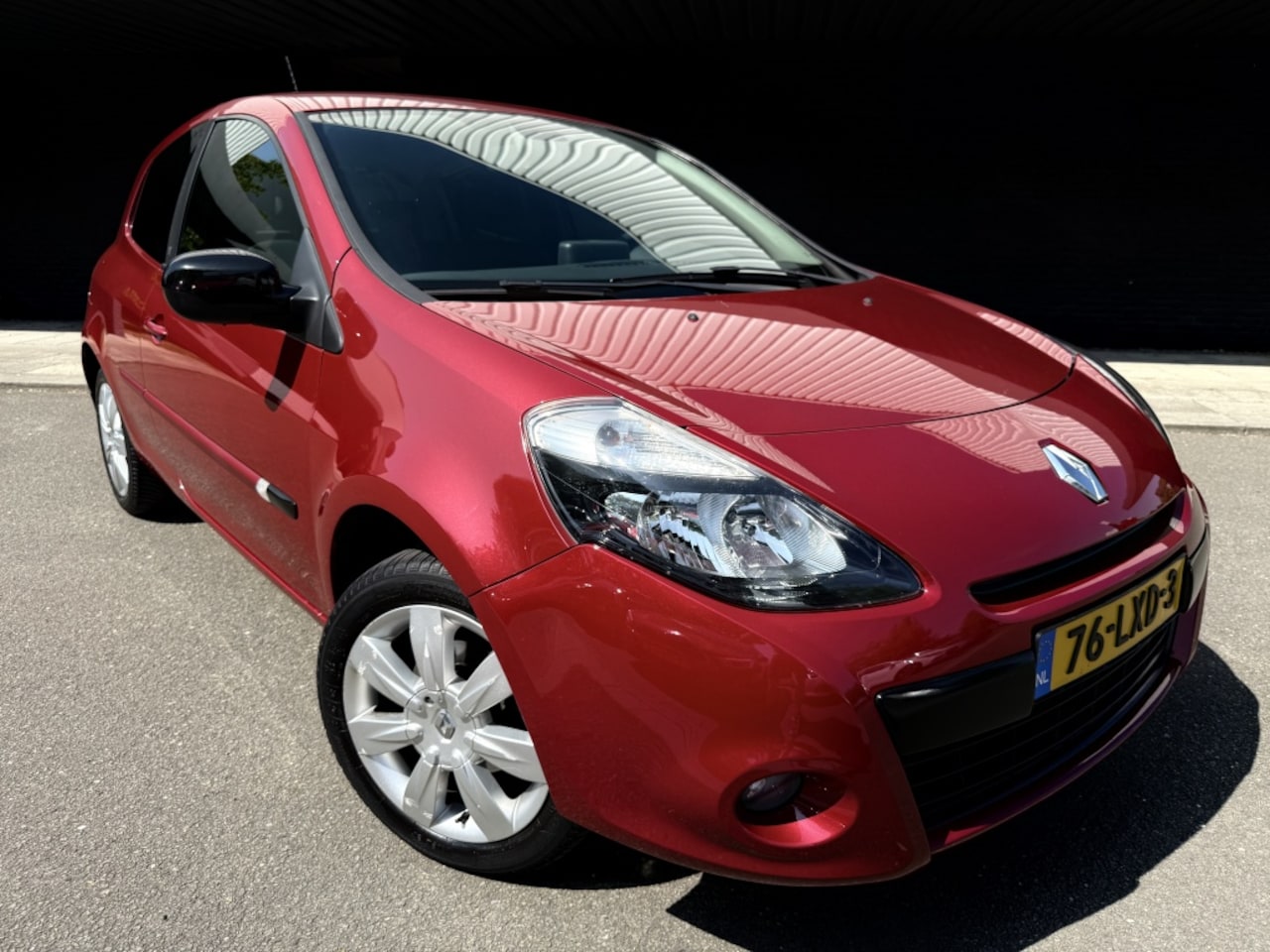 Renault Clio - 1.2 TCe 20 jaren editie // goed uitgerust // nette staat // - AutoWereld.nl