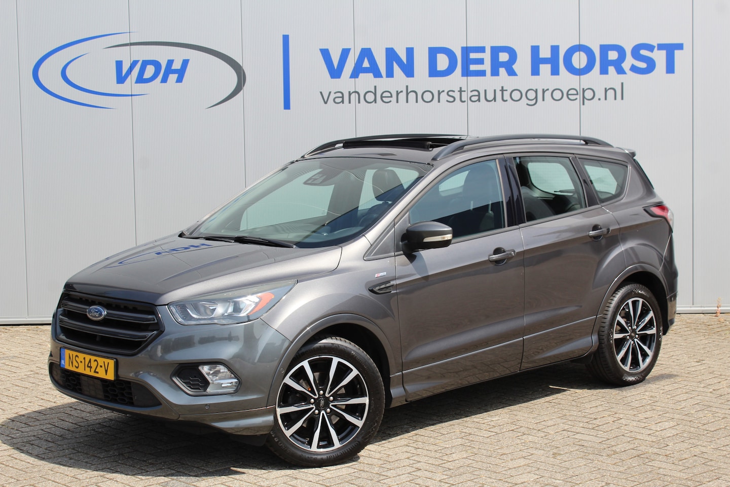 Ford Kuga - 1.5-120pk EcoBoost ST Line. Erg mooie en luxe Kuga ST-Line. Trekgewicht 1.800kg ! Volautm. - AutoWereld.nl