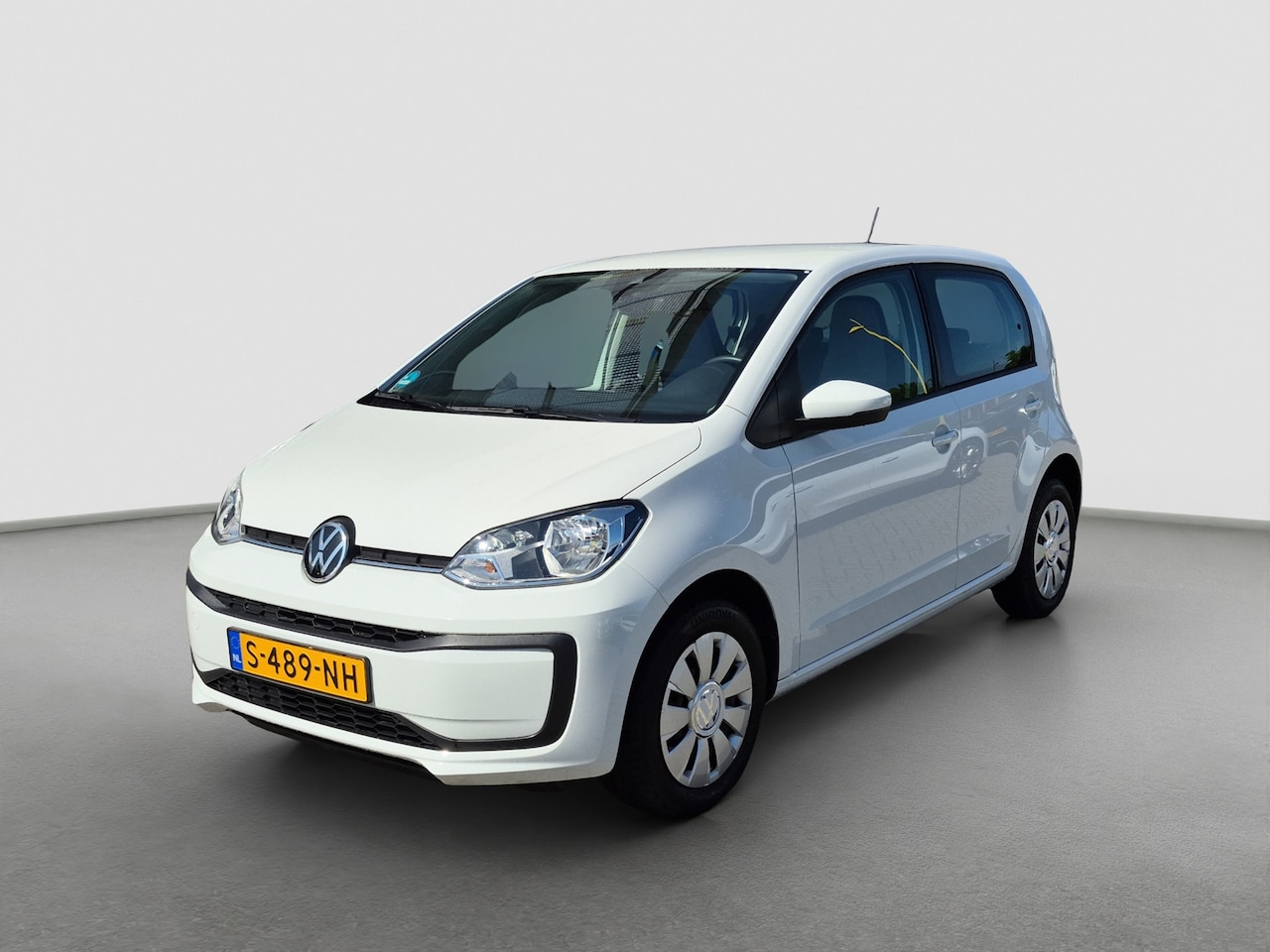 Volkswagen Up! - 1.0 | Airco | All Weather banden | Bluetooth telefoonvoorbereiding - AutoWereld.nl