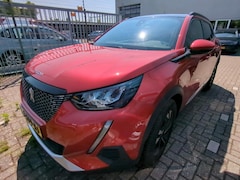 Peugeot 2008 - 1.2 PureTech Allure | Achterbank in delen neerklapbaar | Achteruitrijcamera | Airco (autom