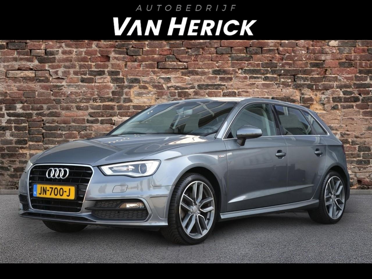 Audi A3 Sportback - 1.2 TFSI Adrenalin 5 deurs | Cruise | Origineel NL - AutoWereld.nl