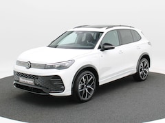 Volkswagen Tiguan - R-Line-Edition 1.5 eHybrid | 204 PK | Trekhaak | Ergonomische Voorstoelen | Stoelmassage |