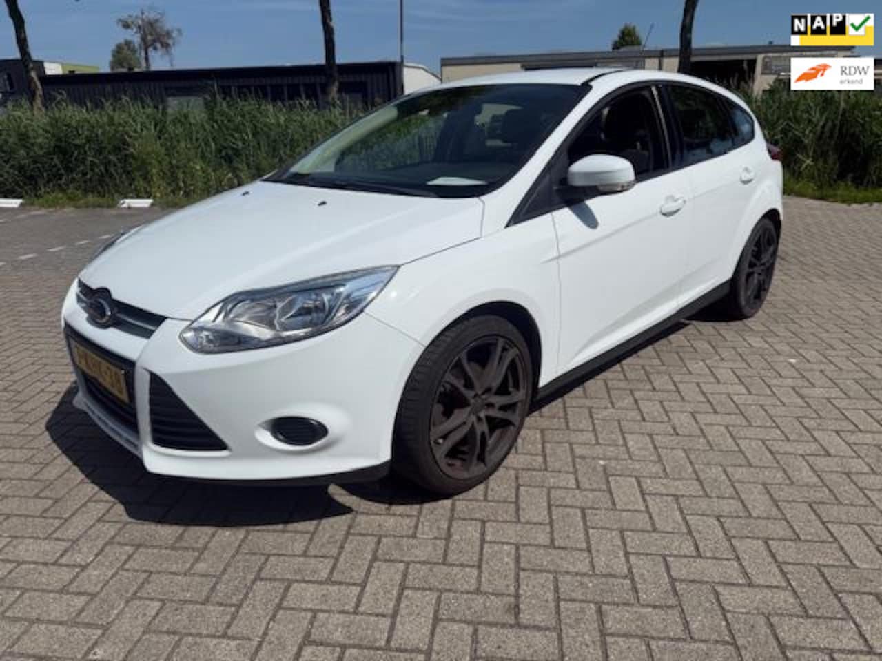 Ford Focus - 1.0 EcoBoost Trend Airco Navi Trekhaak Parksensor - AutoWereld.nl