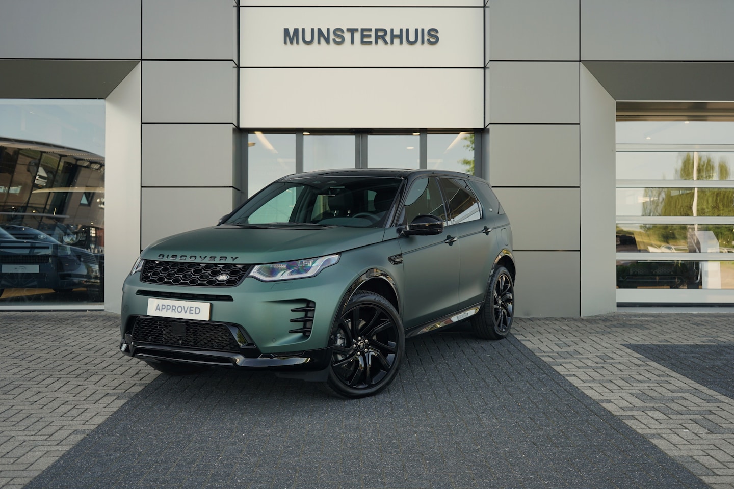 Land Rover Discovery Sport - P270e PHEV Dynamic SE | Elektrische trekhaak | Meridian surround |  Voorstoelen / Achterba - AutoWereld.nl