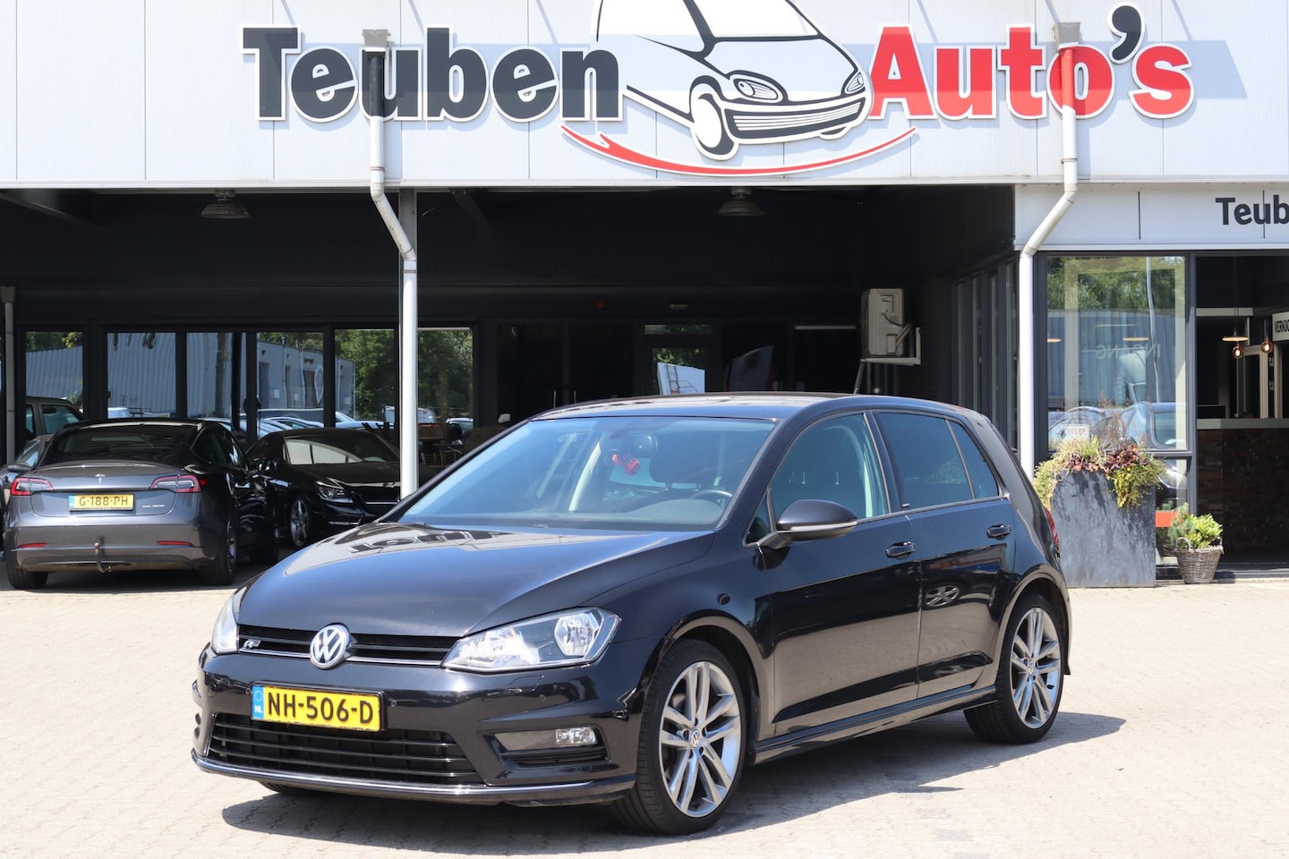Volkswagen Golf - 1.6 TDI Connected Series Camera, Navigatie, Cruise control, R-Line pakket, Climate control - AutoWereld.nl