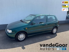 Volkswagen Polo - 1.6, aut., '96, 115000 km, nieuwe apk, in een keurige staat
