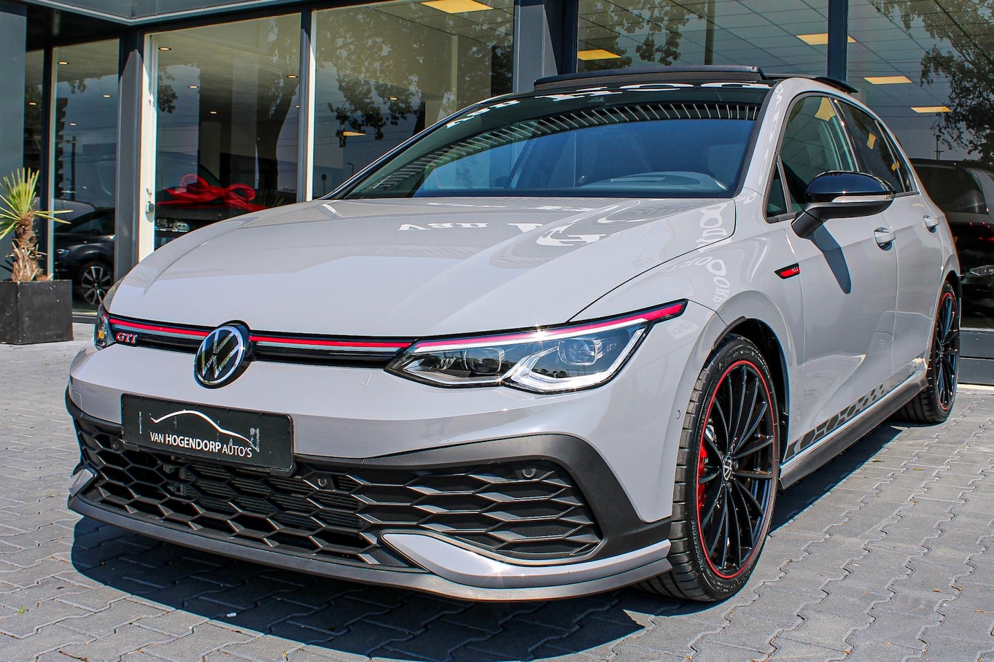 Volkswagen Golf - GTI 2.0 TSI CLUBSPORT 45 JAHRE PANO HUD H&K AKRAPOVIC - AutoWereld.nl
