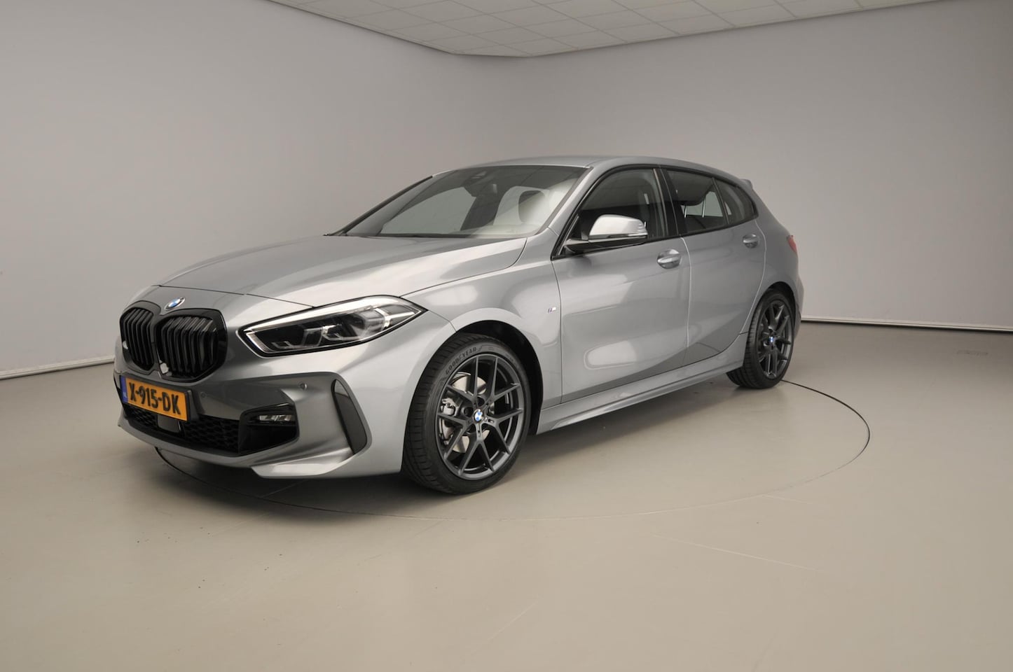 BMW 1-serie - 5-deurs 118i BMW 1-Serie 5-deurs 118i | M-Sportpakket | LED | Leder | Navigatie | Sportsto - AutoWereld.nl