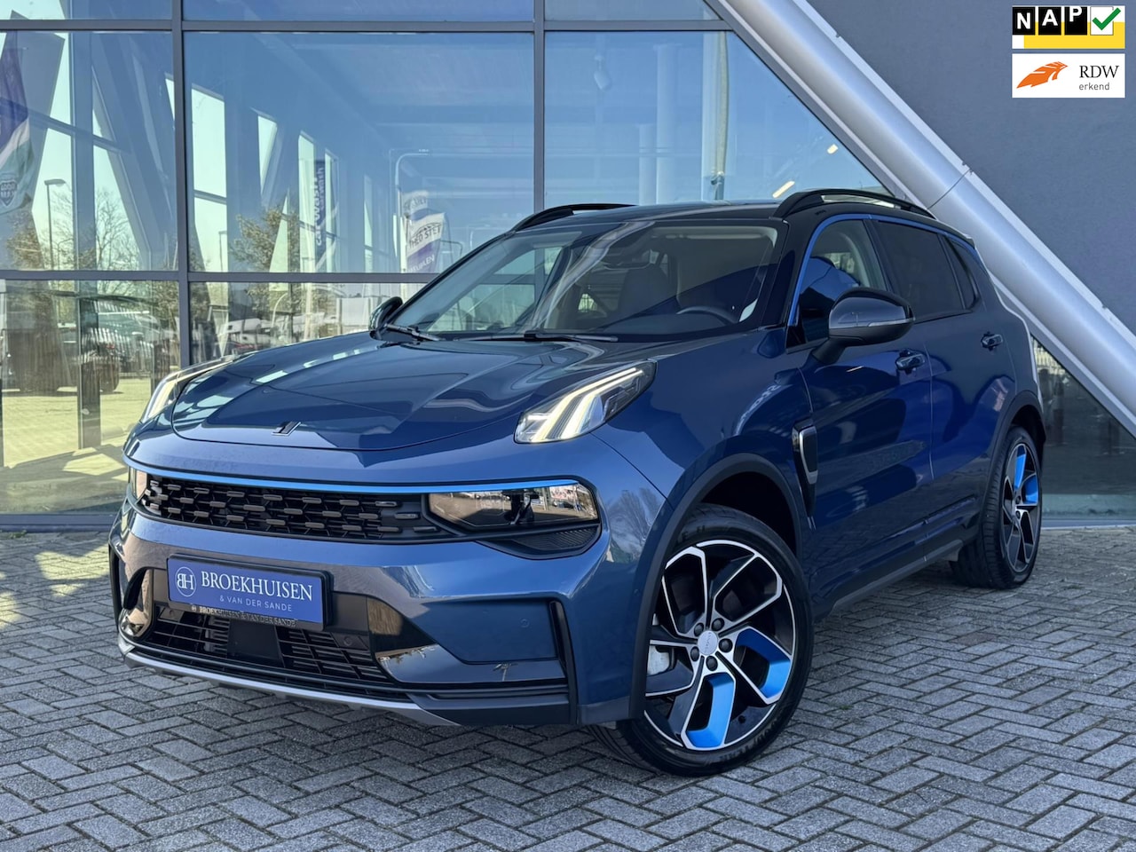 Lynk & Co 01 - 1.5 Plug in Hybride 261pk Panoramadak / 360 Camera / Stoelverwarming - AutoWereld.nl