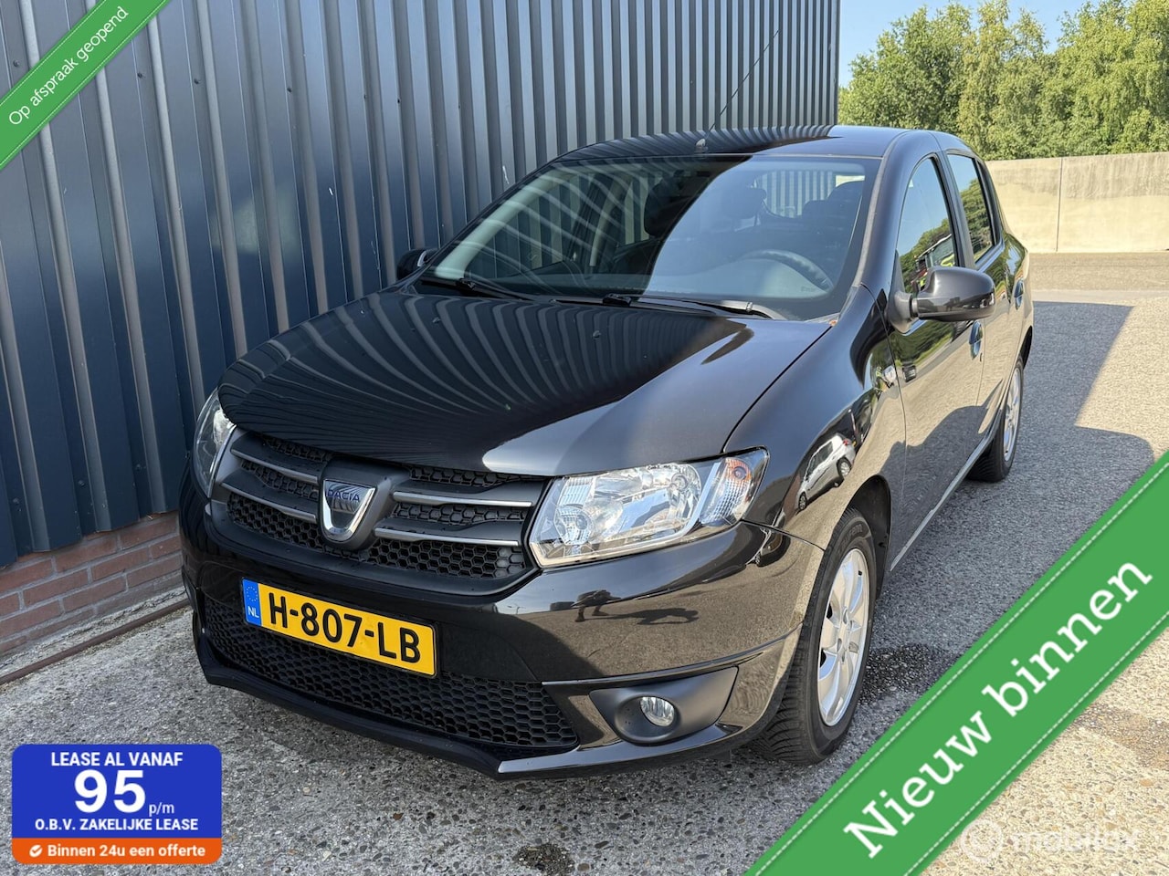 Dacia Sandero - 0.9 TCe Blackline NWE KETTING/AIRCO/5DRS/NAVI/CRUISE - AutoWereld.nl
