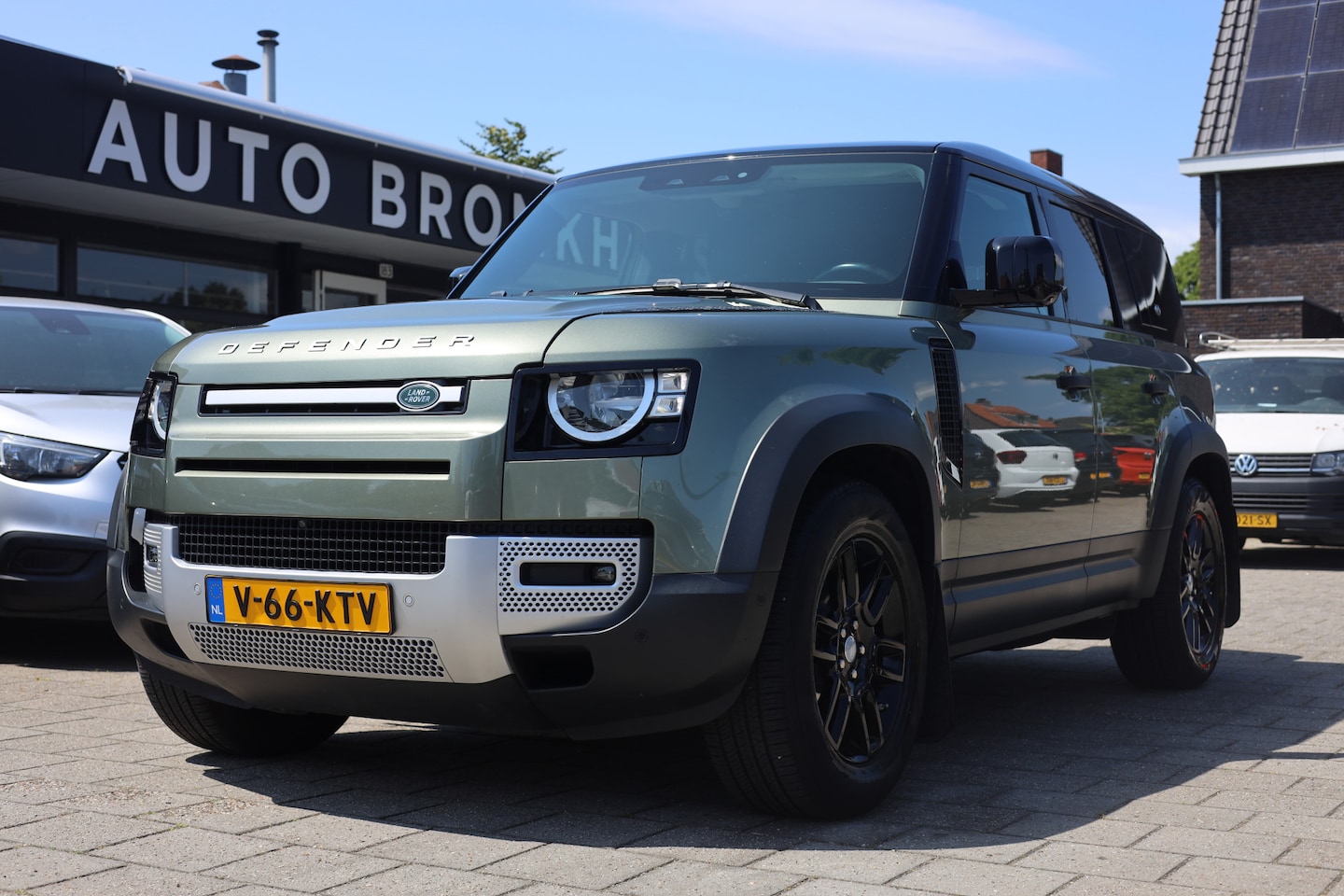 Land Rover Defender 110 - 2.0 D240 S *GRIJS KENTEKEN* - AutoWereld.nl