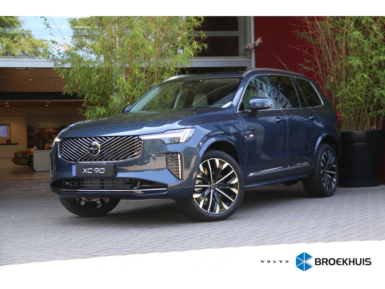 Volvo XC90 - Ultra Bright Recharge Plug-In Hybrid AWD | Panoramadak | BOSE | Massage | Stoelventilatie - AutoWereld.nl