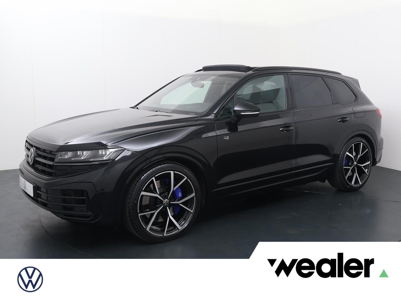 Volkswagen Touareg - 3.0 TSi eHybrid 4MOTION R | 462 PK | Trekhaak | Panoramadak | 22" Velgen | R Line | Head-u - AutoWereld.nl