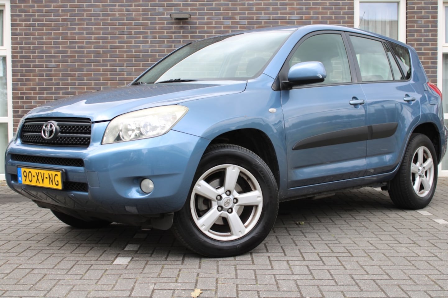 Toyota RAV4 - 2.0 VVTi Linea Sol-4x4-clima-trekhaak - AutoWereld.nl