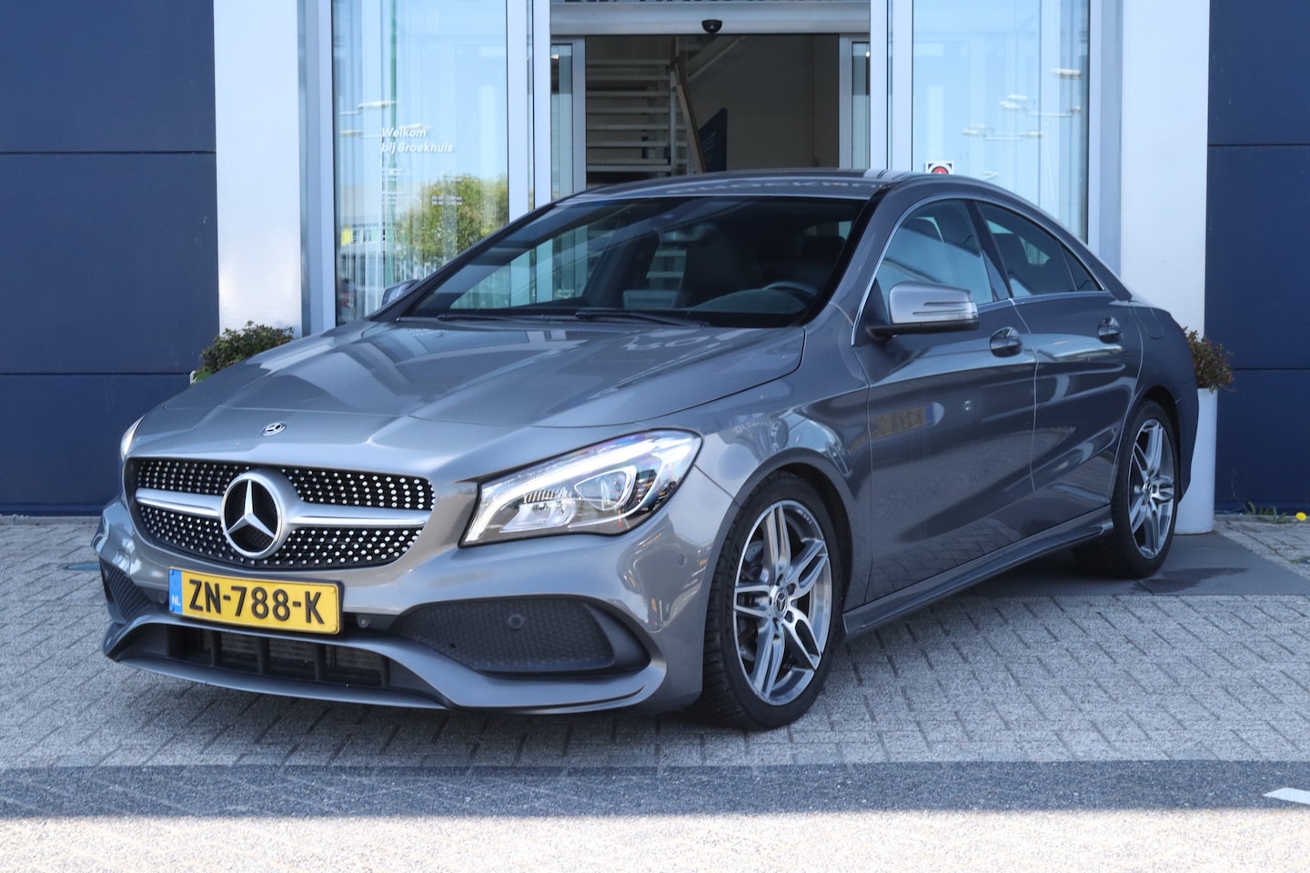 Mercedes-Benz CLA-Klasse - 180 AMG Line | Stoelverwarming | Camera | Navigatie | Cruise Control | Airco | - AutoWereld.nl