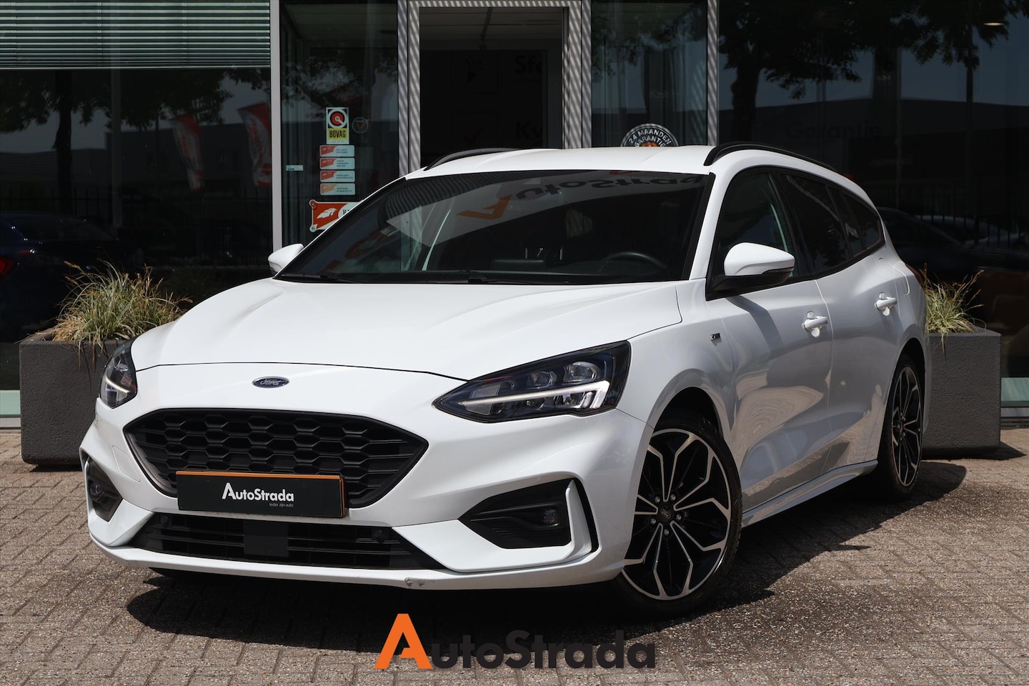 Ford Focus Wagon - 1.0 ST-Line EcoBoost 125pk | Keyless | Winterpakket | Sensoren | Carplay | Navi | Climate - AutoWereld.nl