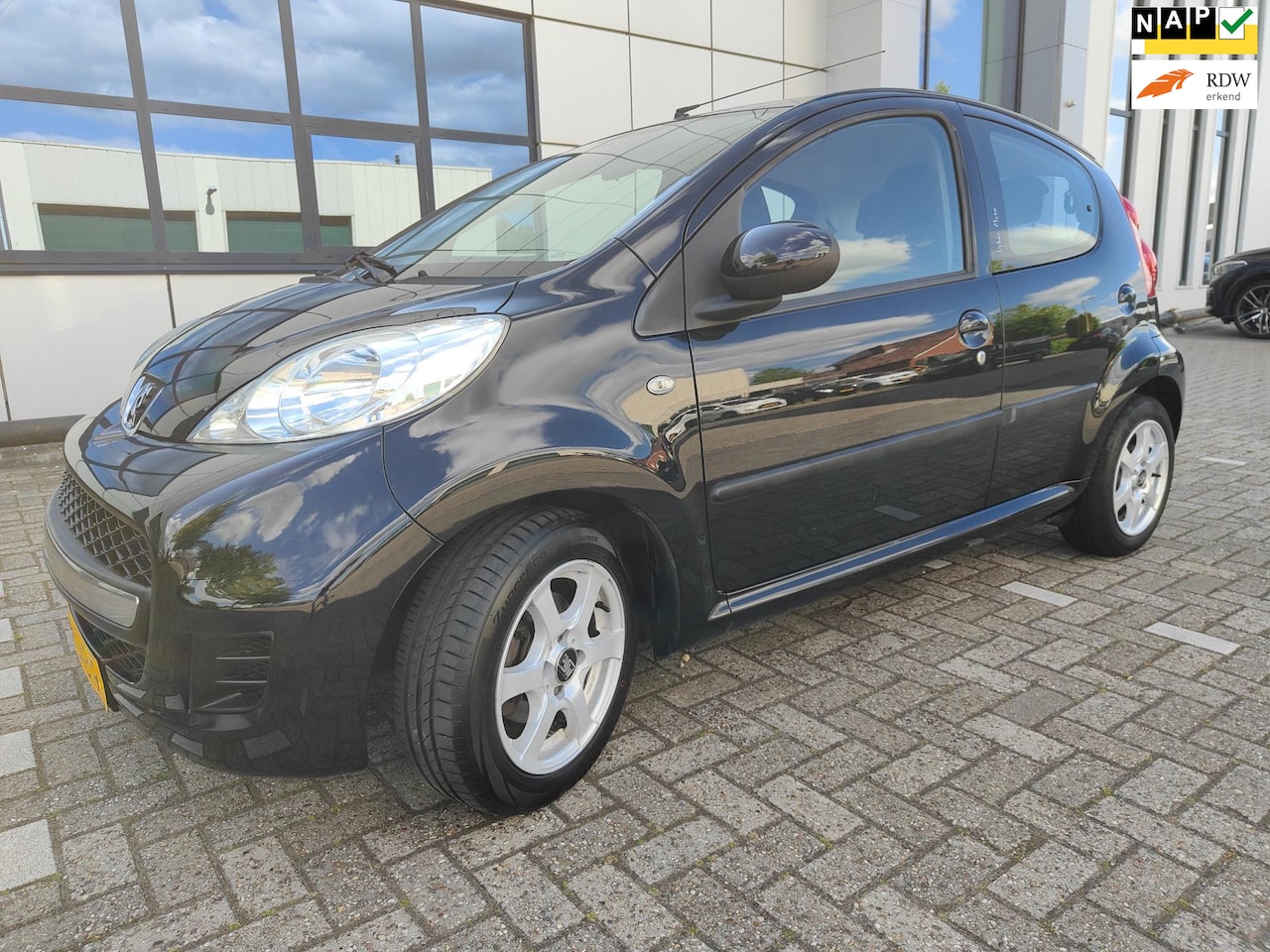 Peugeot 107 - 1.0-12V Urban Move 1e eigenaar - AutoWereld.nl