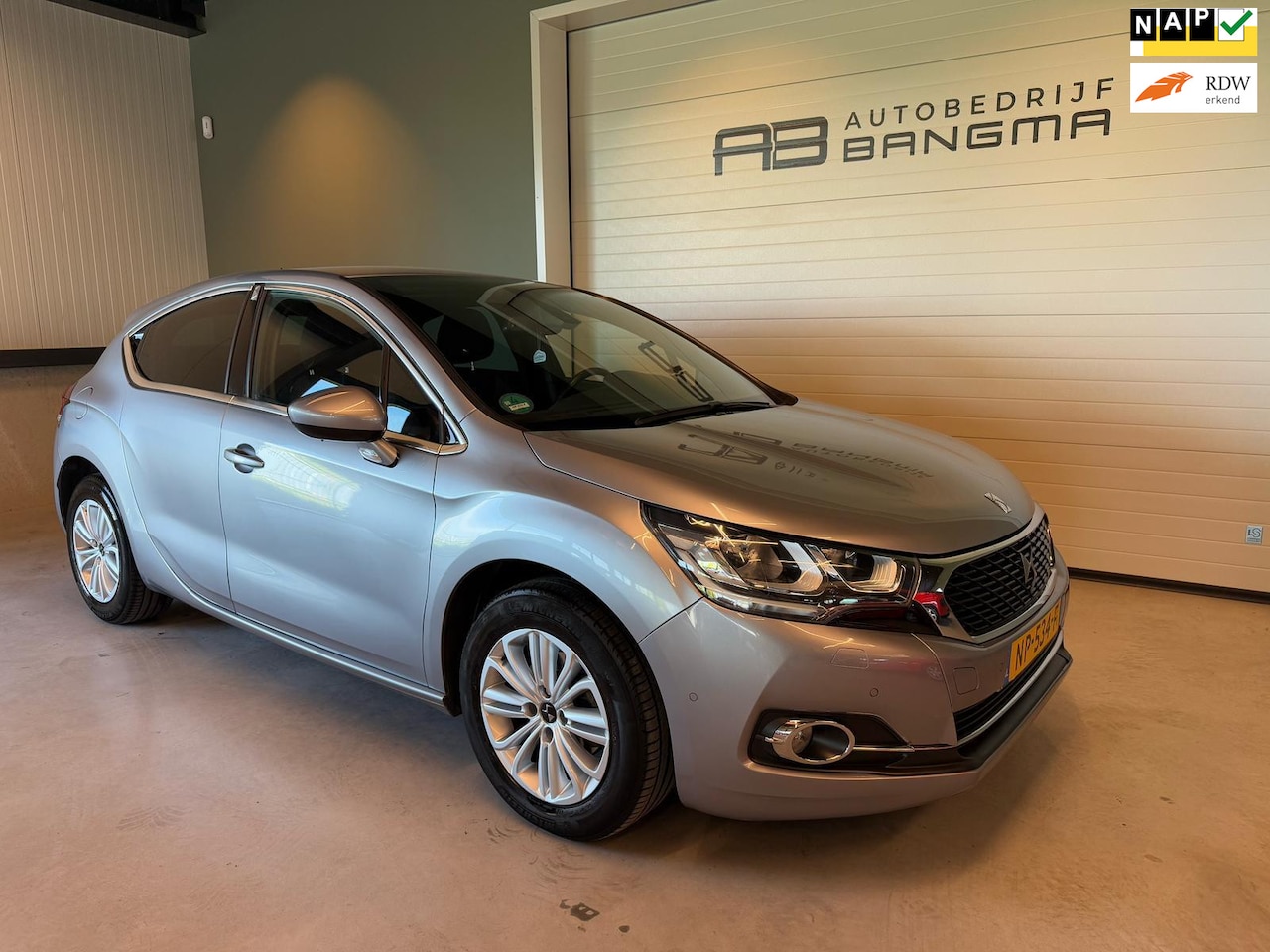 DS 4 - 1.2 PureTech CHIC/APPLE CARPLAY/CLIMA AIRCO/NAVIGATIE/LM-VELG/ISOFIX/TREKHAAK/nwe D-riem/n - AutoWereld.nl