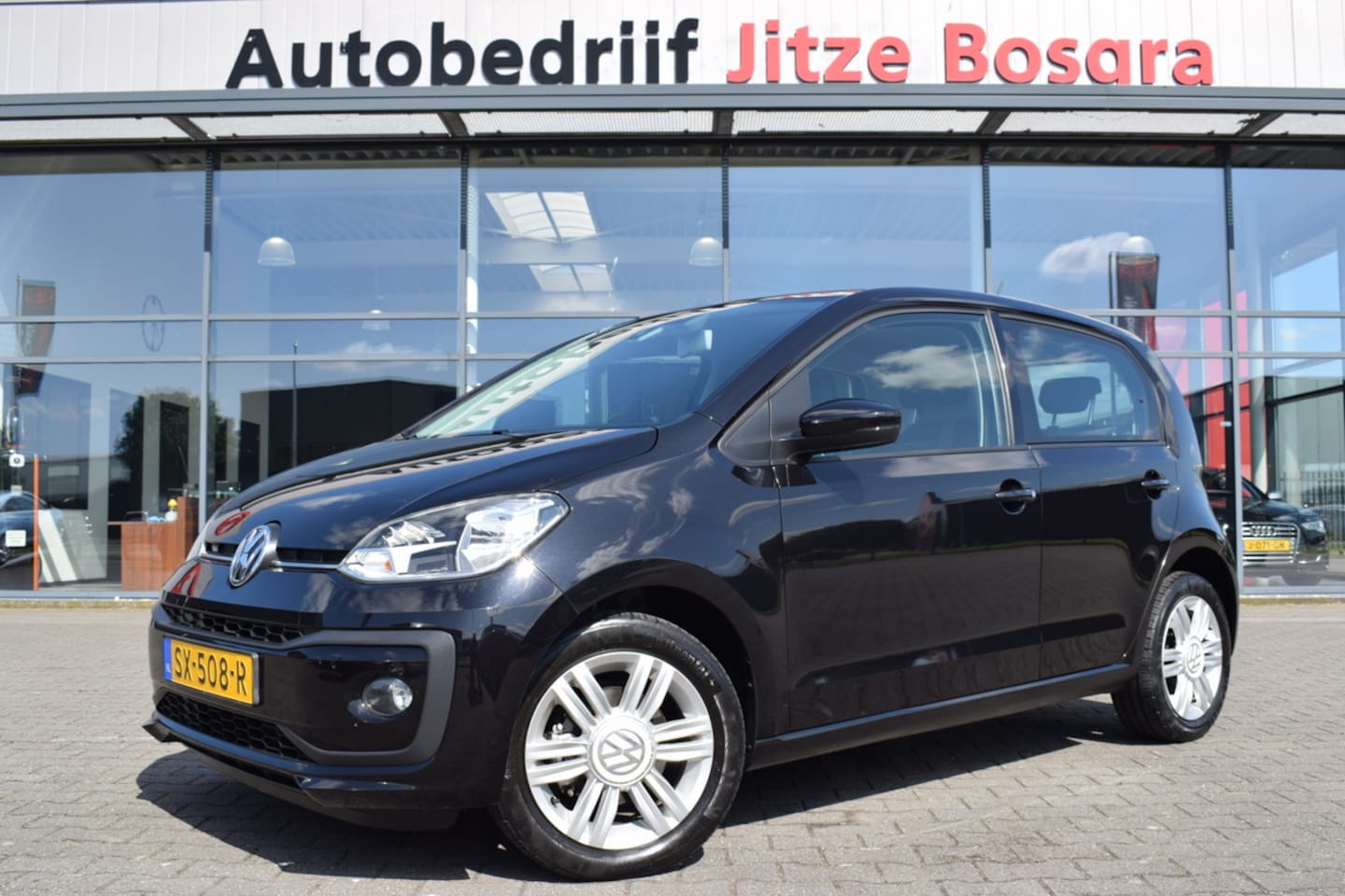 Volkswagen Up! - 1.0 BMT 5Drs High Up! Airco | Telefonie | Isofix | 15 Inch LMV | Cruise Control - AutoWereld.nl