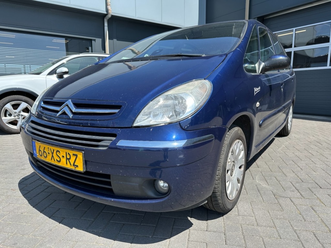 Citroën Xsara Picasso - 1.6 met goed werkende airco, trekhaak, PDC - AutoWereld.nl