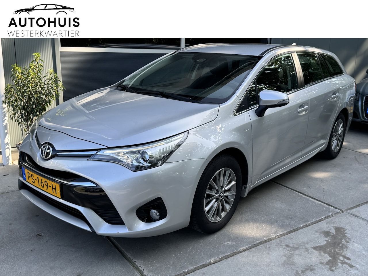 Toyota Avensis Touring Sports - 1.8 VVT-i 147pk H6 Aspiration Navigatie Climate Control Trekhaak Camera - AutoWereld.nl