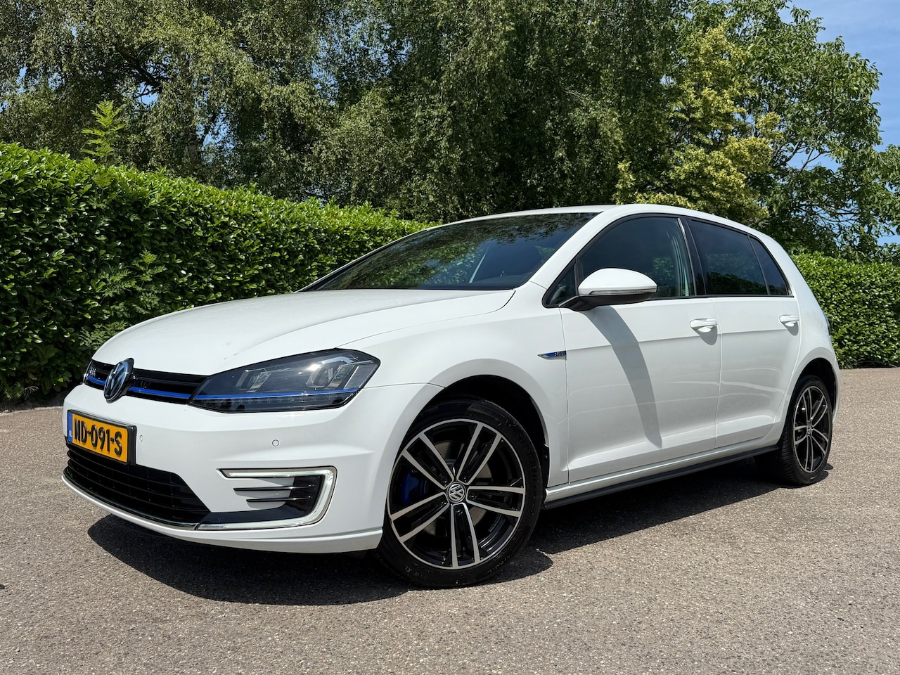 Volkswagen Golf - 1.4 TSI GTE Connected Series Automaat | Navi | 17" Velgen | Clima | PDC | Cruise | LED | - AutoWereld.nl