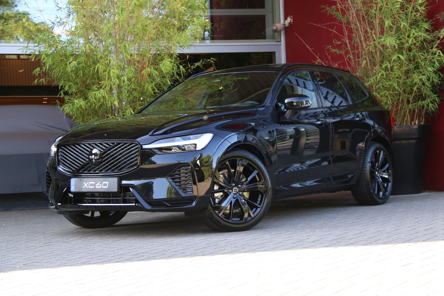 Volvo XC60 - 2.0 T6 Plug-in hybrid AWD Ultra Black Edition | Full Option! | Luchtvering | Bowers&Wilkin - AutoWereld.nl