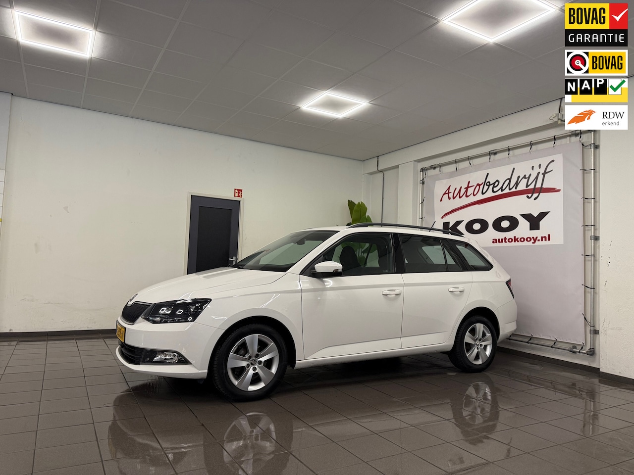 Skoda Fabia Combi - 1.0 Ambition Business * Navigatie / Cruise control / LM Velgen / NL Auto * - AutoWereld.nl