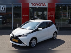 Toyota Aygo X - X-PLAY 5-DEURS NAVI PARKEERCAMERA AIRCO LED BLUETOOTH AUDIO-STUURWIEL NL-AUTO
