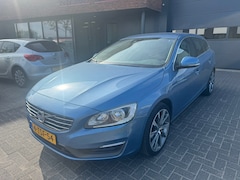 Volvo V60 - 2.0 D4 Momentum TREKHAAK NAVIGATIE DEALER OH