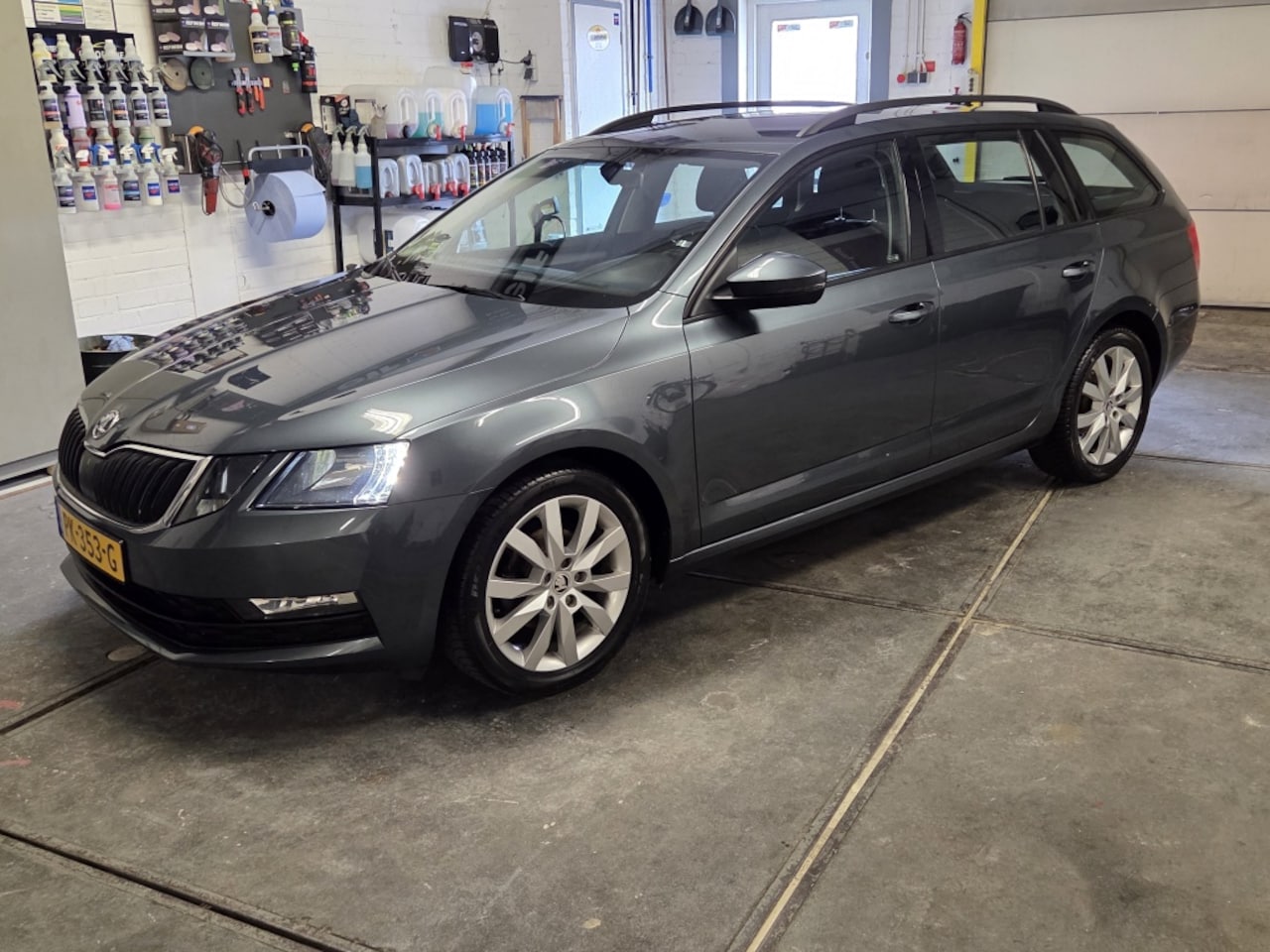 Skoda Octavia Combi - 1.6 TDI Grt Amb. Bns - AutoWereld.nl