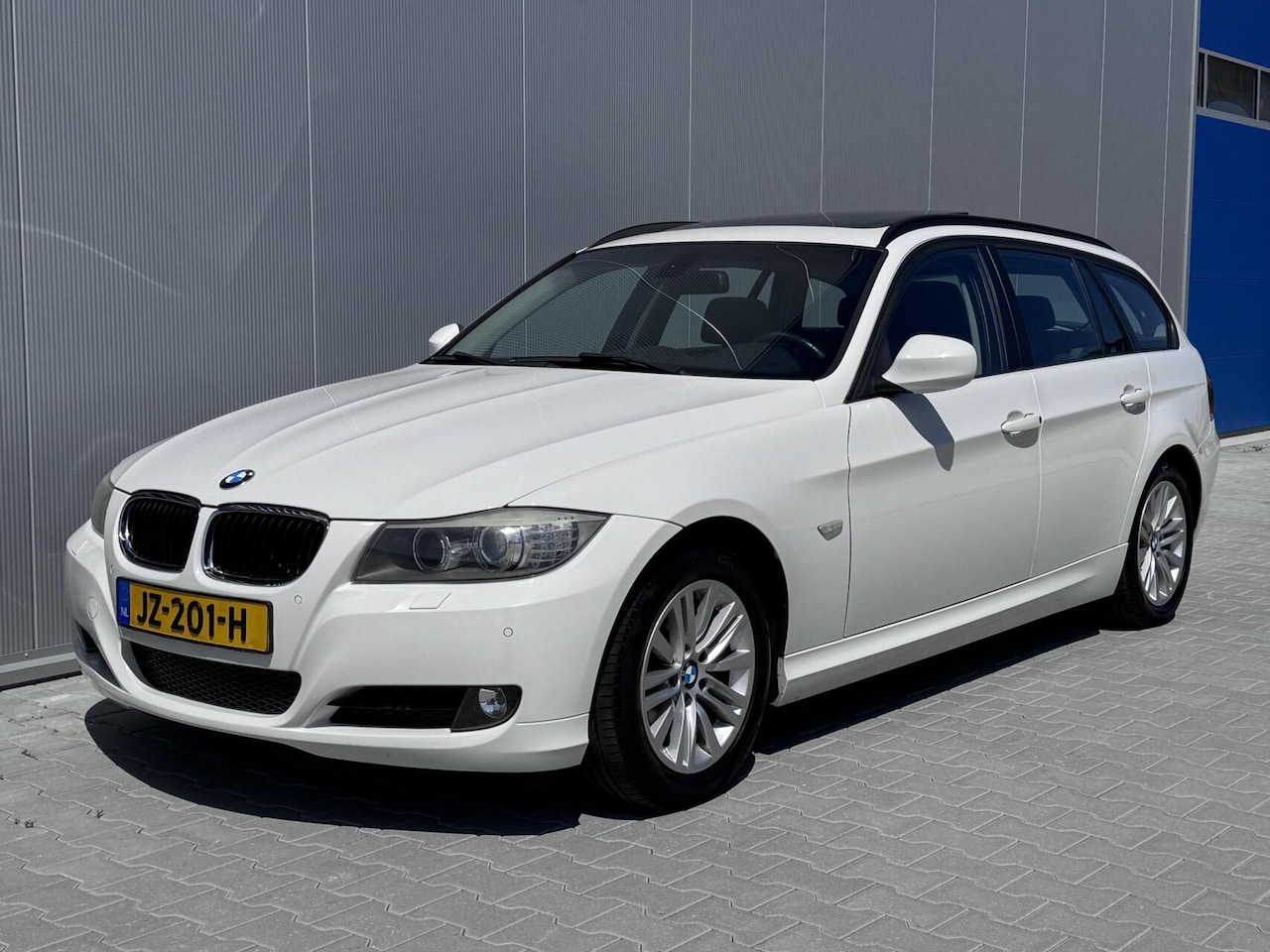 BMW 3-serie Touring - 318i High Executive | Pano | Xenon | Navi - AutoWereld.nl
