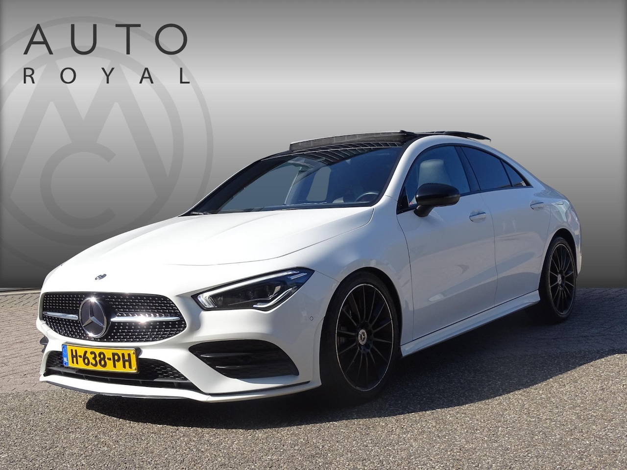 Mercedes-Benz CLA-Klasse - 200 Business Solution AMG PANORAMADAK|LEDER|ACHTERUIT RIJ CAMERA|NAVIAGTIE|SFEERVERLICHTIN - AutoWereld.nl