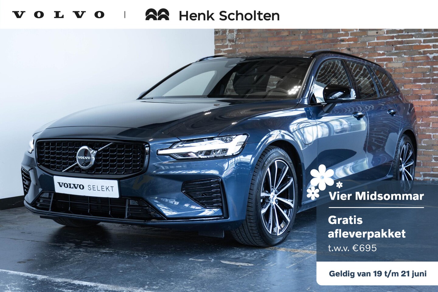 Volvo V60 - T6 Plug-in hybrid AWD Plus Dark | Panoramadak | 360° parkeercamera | Parkeersensoren voor - AutoWereld.nl