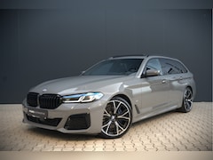 BMW 5-serie Touring - 530i High Executive M Sport | Panoramadak | Head-Up Display | Laser | Trekhaak | Stoelverw