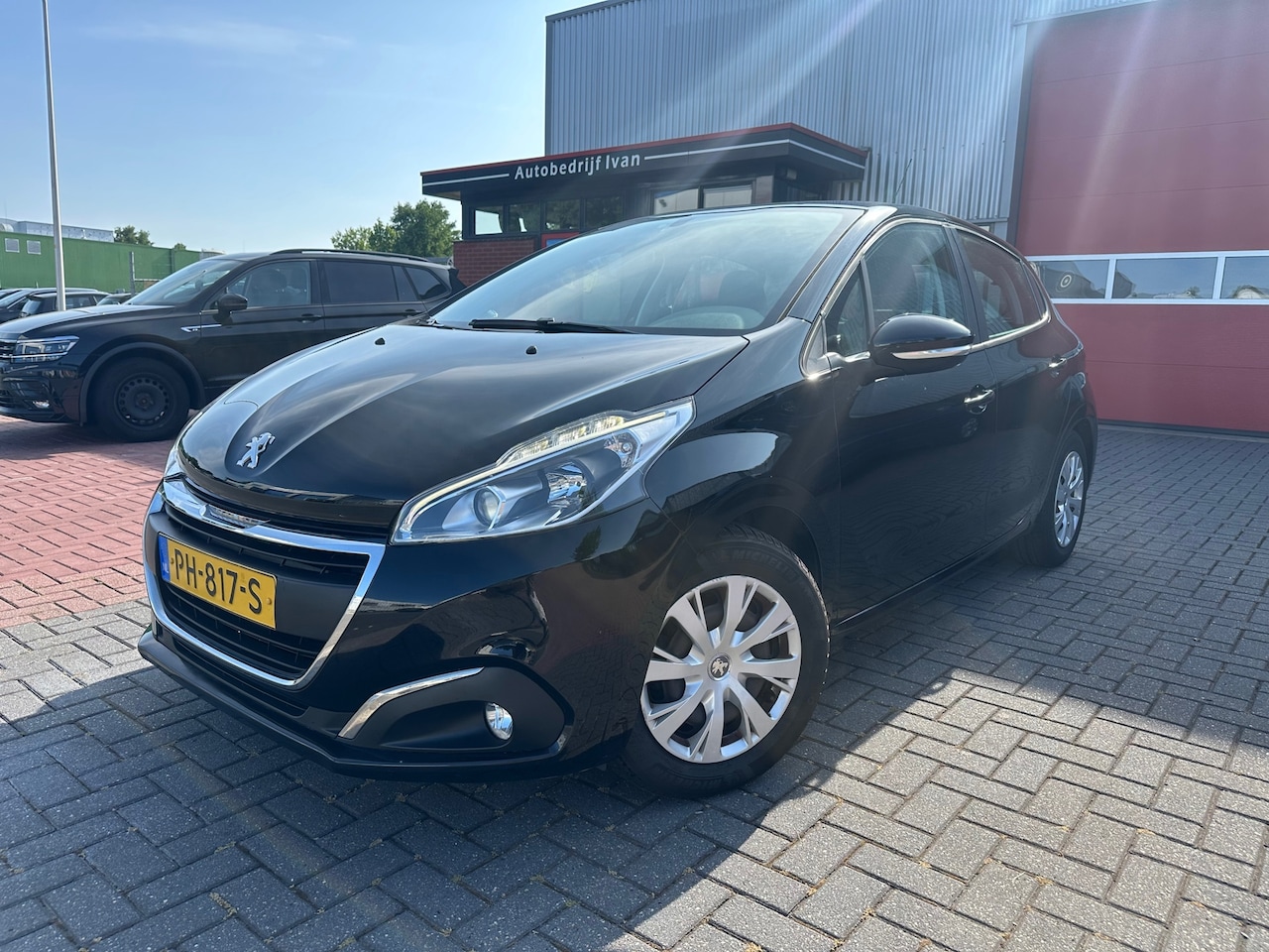 Peugeot 208 - 1.2 PureTech Blue Lion 1.2 PureTech Blue Lion, Nieuwe Distributie, Navi - AutoWereld.nl