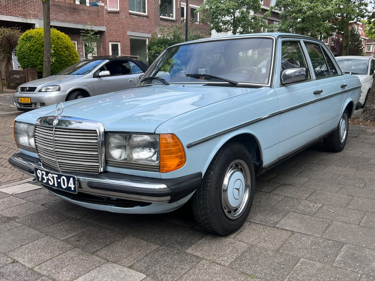 Mercedes-Benz 200-280 (W123) - 200 NL Auto - AutoWereld.nl