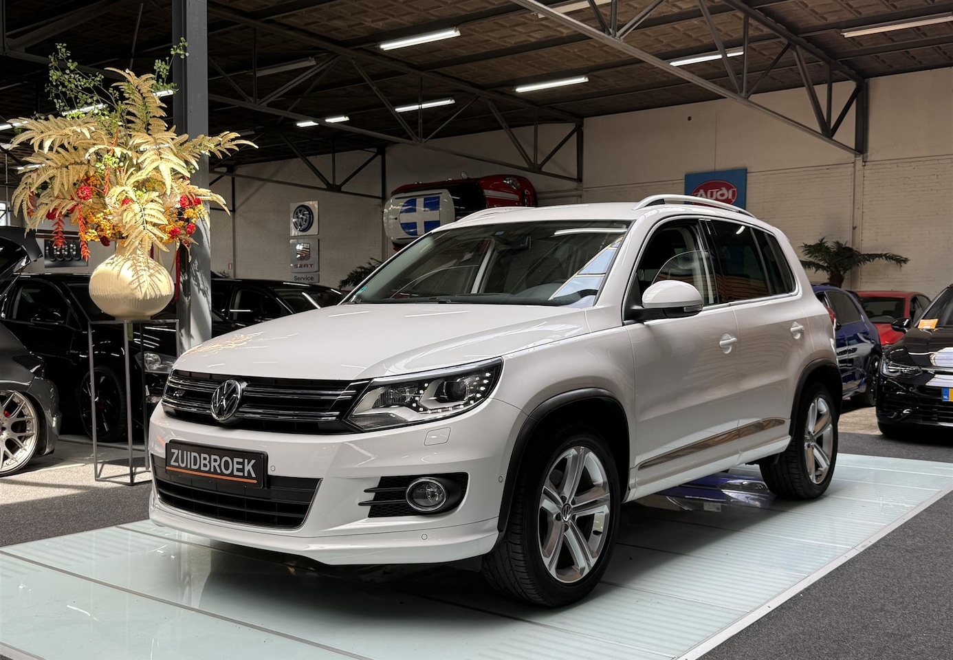 Volkswagen Tiguan - 1.4 TSI R-Line 86DKM Xenon Led - AutoWereld.nl