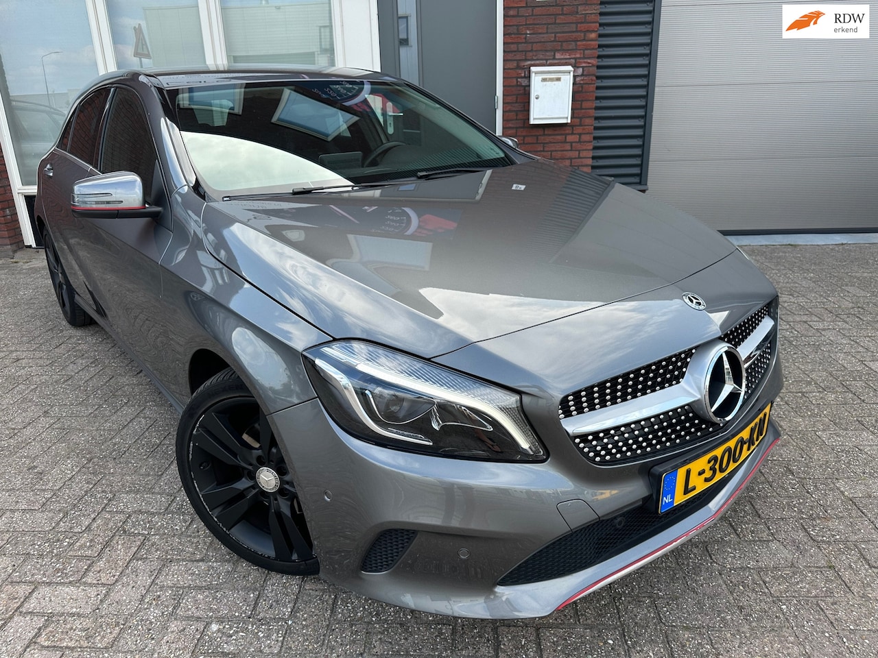 Mercedes-Benz A-klasse - 180 Ambition / Leder / Navi / PDC / Camera / LED - AutoWereld.nl