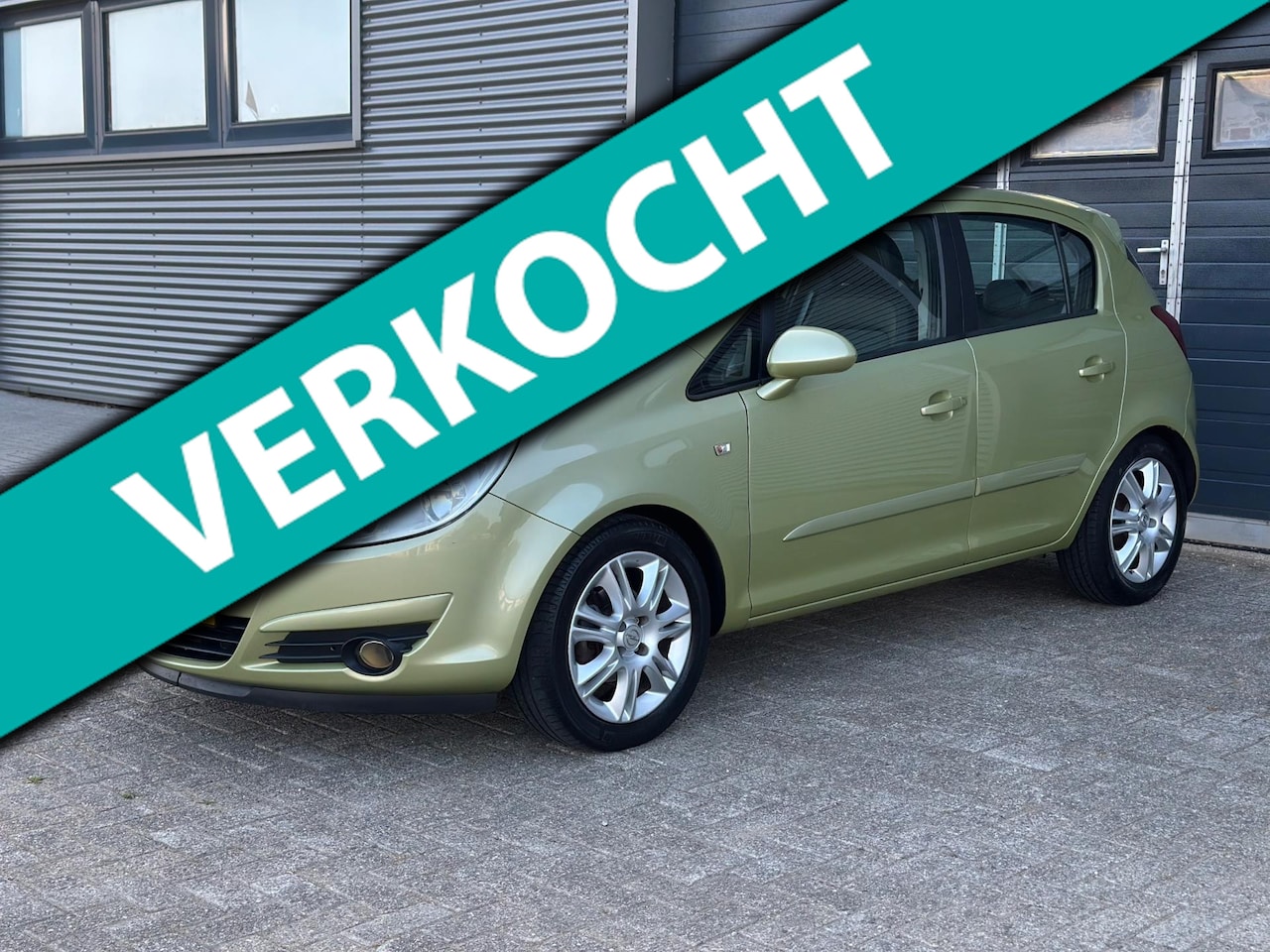 Opel Corsa - 1.4-16V Cosmo NETTE AUTO - AIRCO - NWE APK - LM VELGEN!!! - AutoWereld.nl