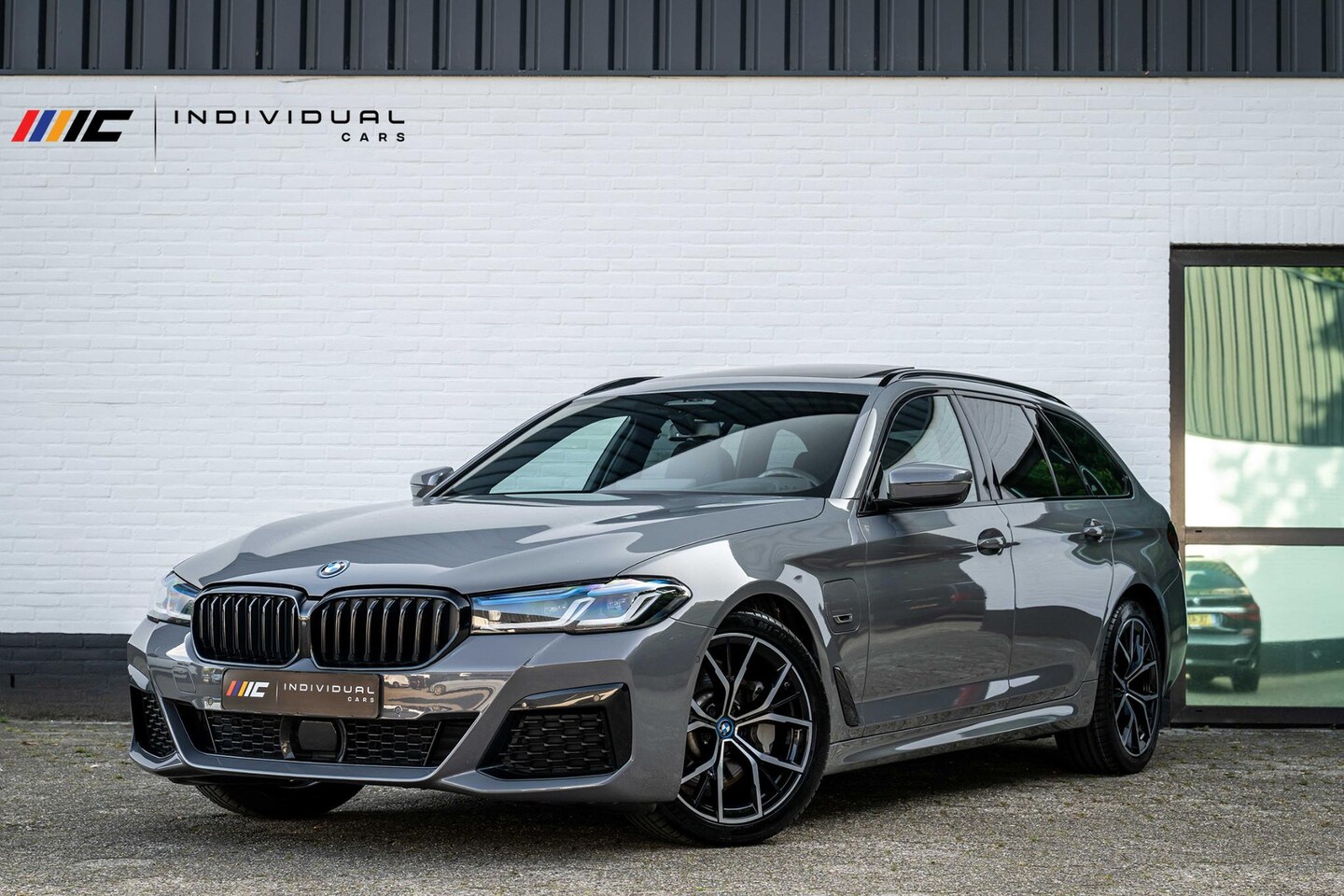 BMW 5-serie Touring - 530e xDrive M-Sport 4-wielsturing Luchtv. Massage - AutoWereld.nl
