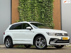 Volkswagen Tiguan - 1.4 TSI ACT Business 3x R-Line Pano|trekhaak|Dealer onderhouden