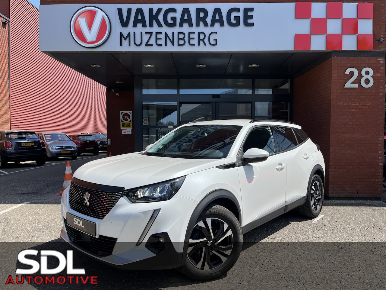Peugeot 2008 - 1.2 PureTech Allure // LED // CAMERA+SENSOREN // NAVI+ CARPLAY // CLIMA // - AutoWereld.nl