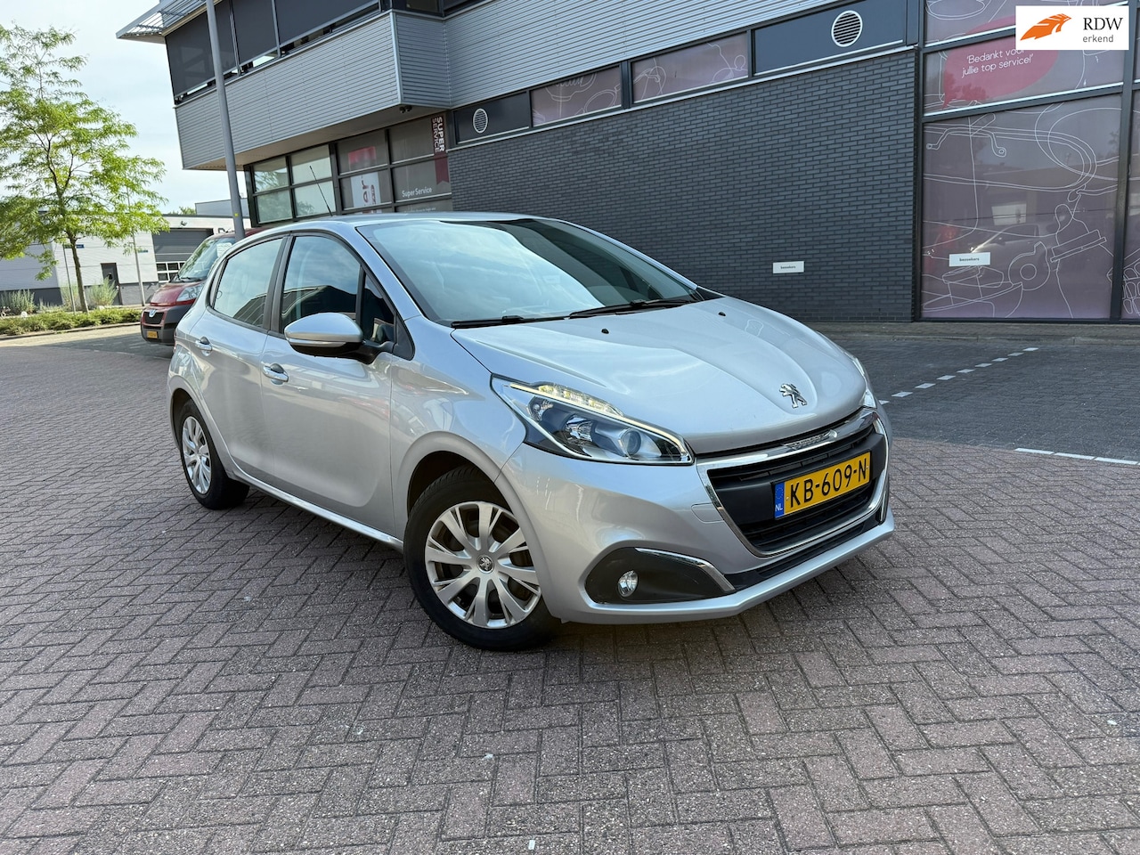 Peugeot 208 - 1.2 PureTech Blue Lion Airco 5 DR APK PDC - AutoWereld.nl